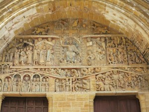 Jugement dernier, tympan de l'église abbatiale Sainte-Foy de Conques (Aveyron), 12e siècle. 