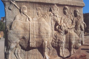 La « base des Décennales » (pour un monument célébrant la Tétrarchie), Forum romain.